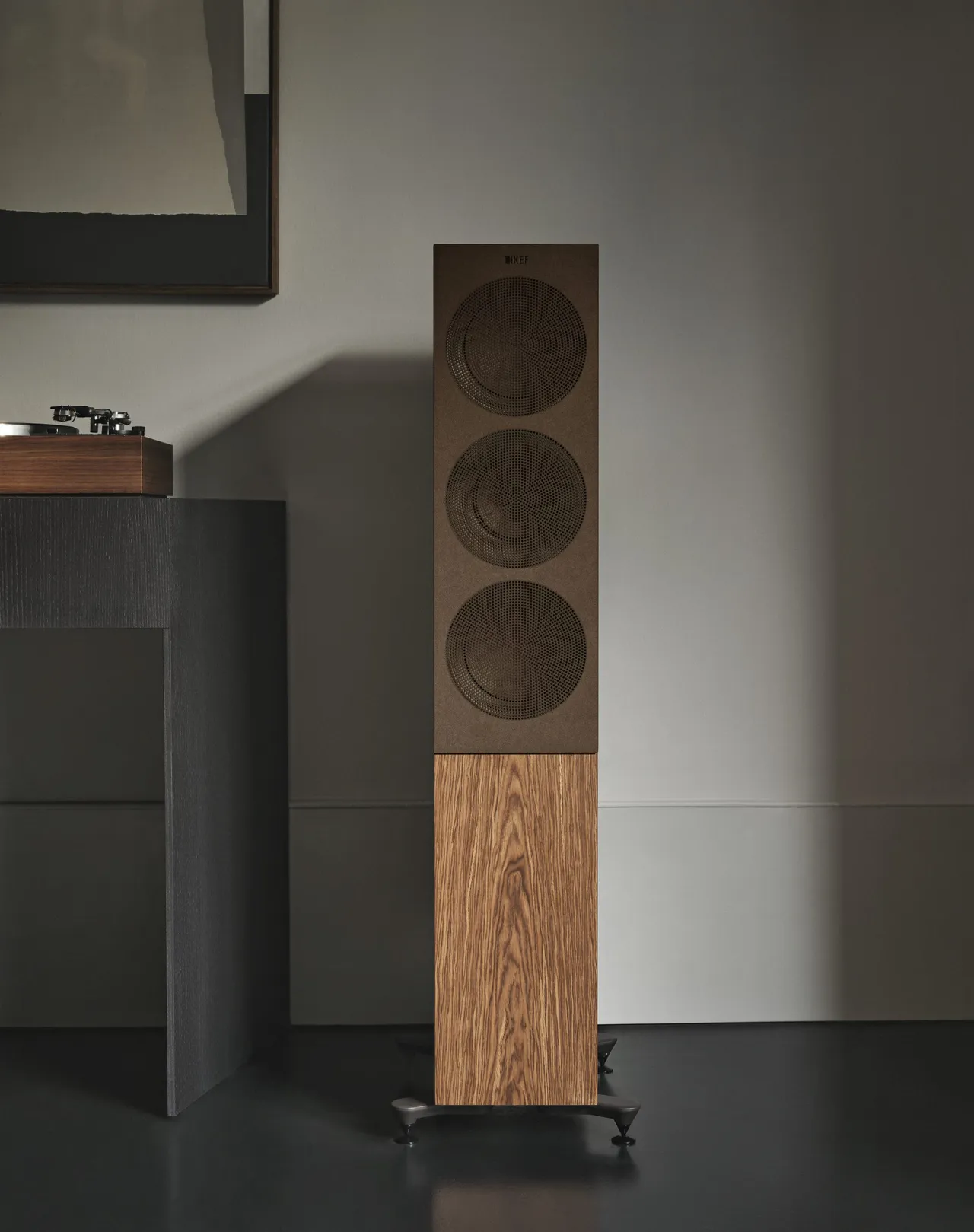 r series lifestyle r7meta walnut portrait grilleon scaled