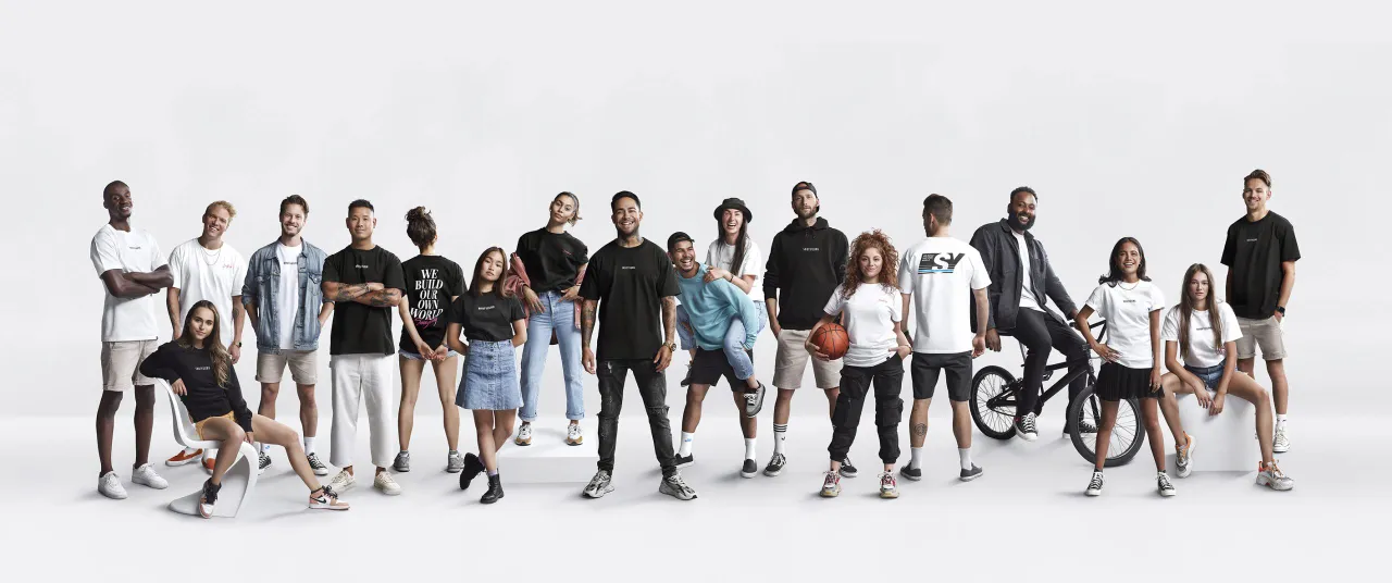 snotyoung family visual grijs scaled