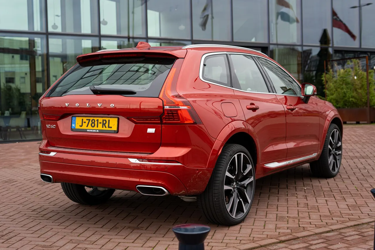 volvo xc60 recharge t6 awd fhm10
