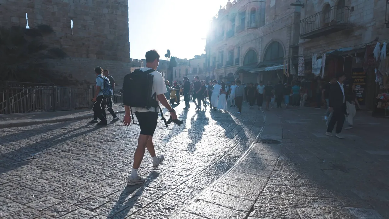 STILL_5