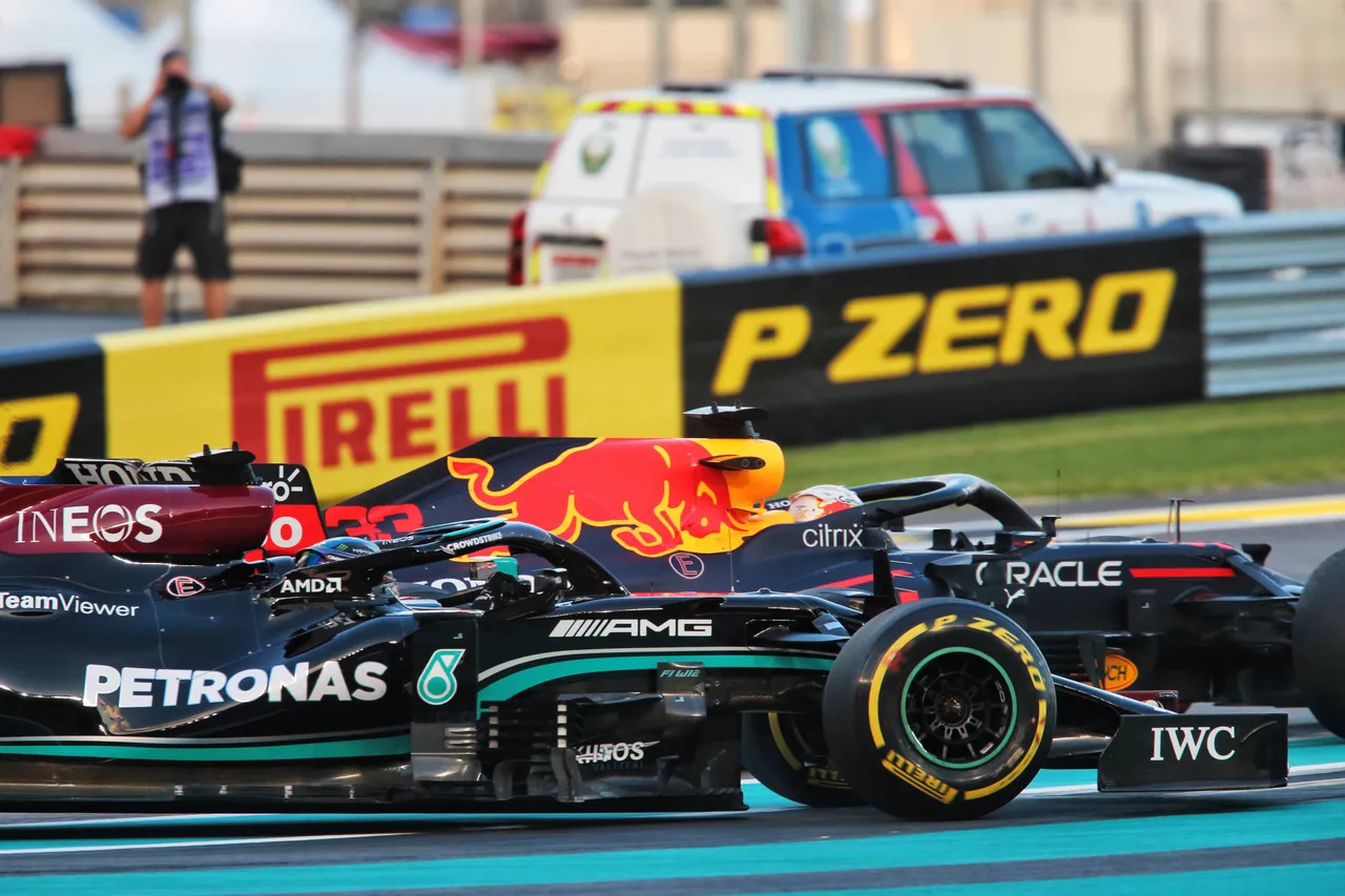 Lewis Hamilton goes off the track and maintains the lead ahead of Max Verstappen