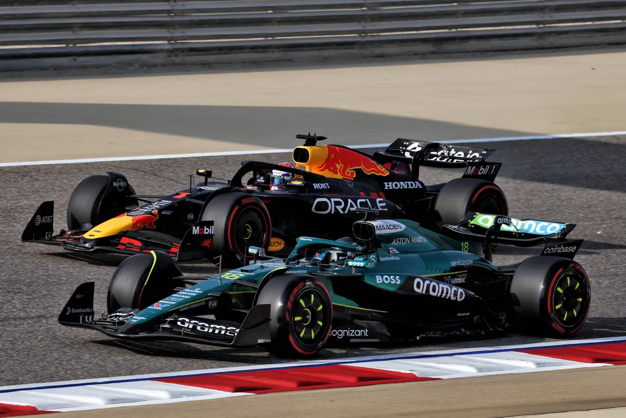 Max Verstappen en Lance Stroll naast elkaar in Bahrein