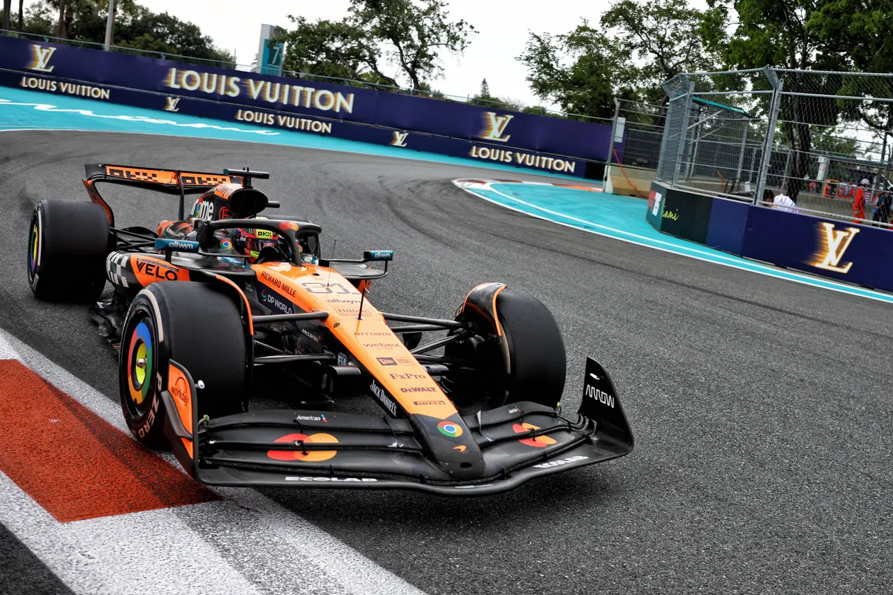 Oscar Piastri in azione al Gran Premio di Miami