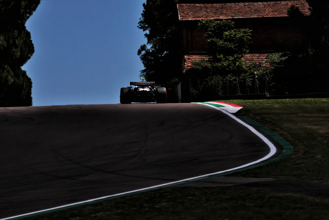 Formula 1 World Championship 2025, Round 7, Emilia Romagna Grand Prix, Autodromo Enzo e Dino Ferrari, Imola, Italy, Saturday 17 May 2025 - Oliver Bearman (GBR) Haas VF-25.