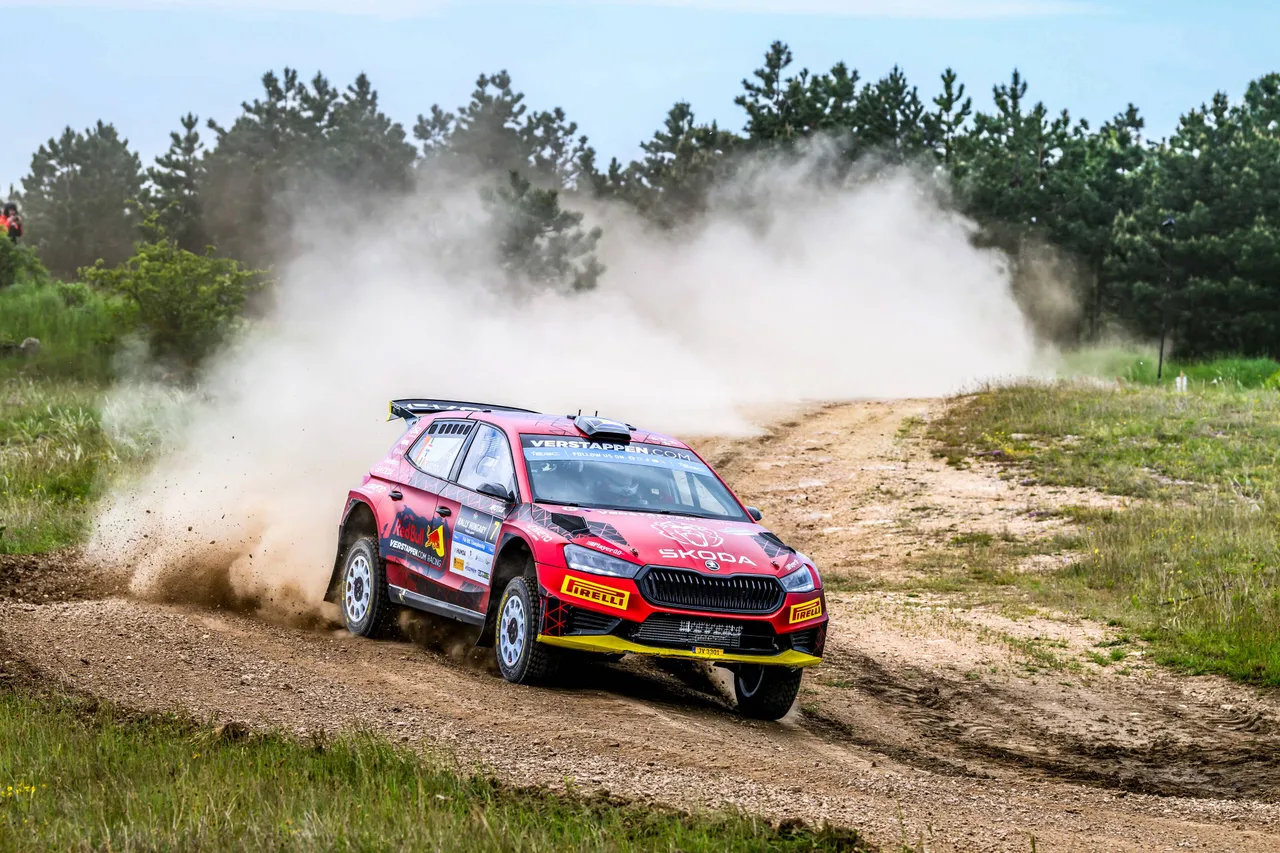 Jos Verstappen tijdens de Rally van Hongarije