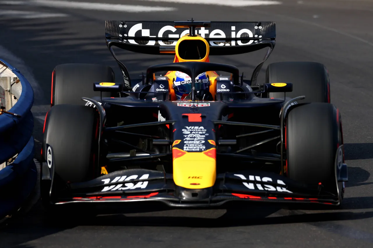 verstappen met rb21 in monaco