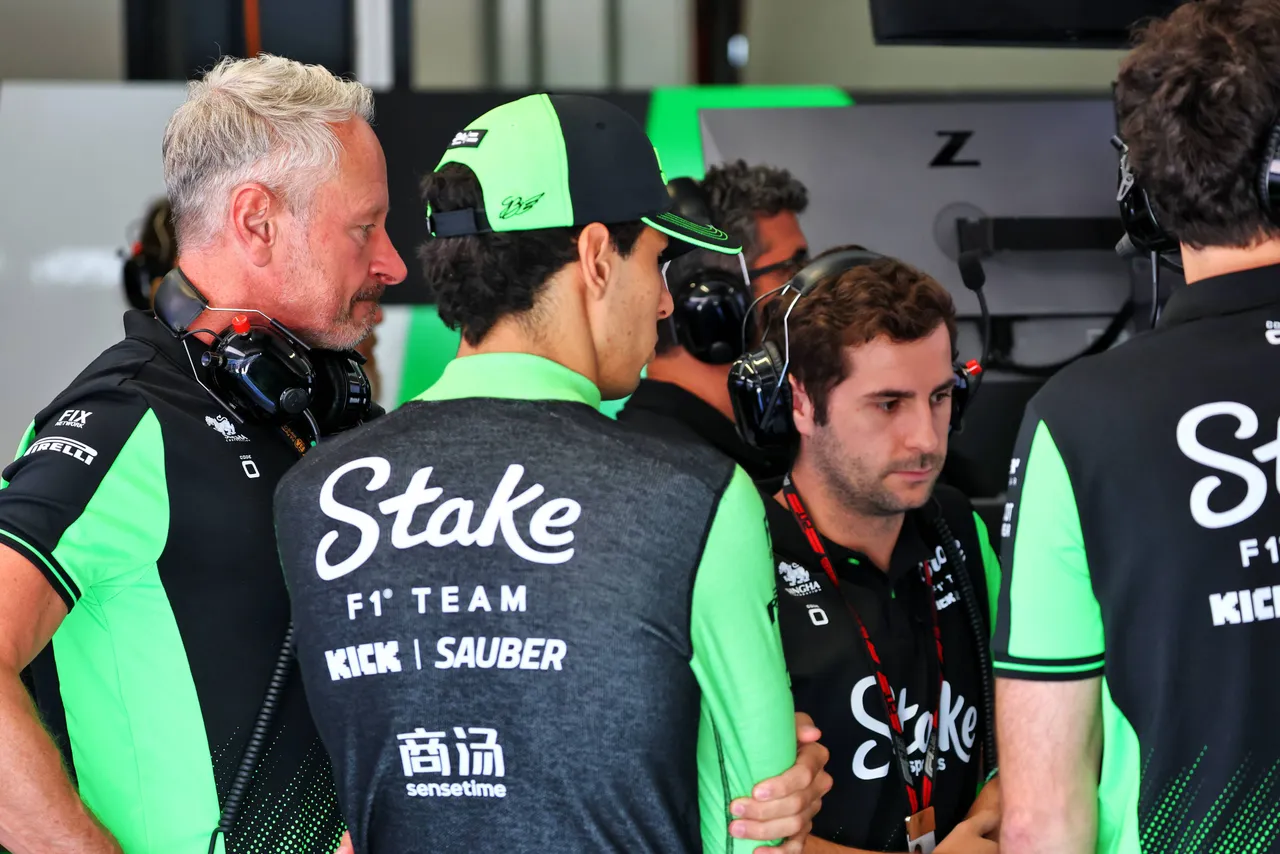 Jonathan Wheatley (left in picture) as team principal of Kick Sauber.