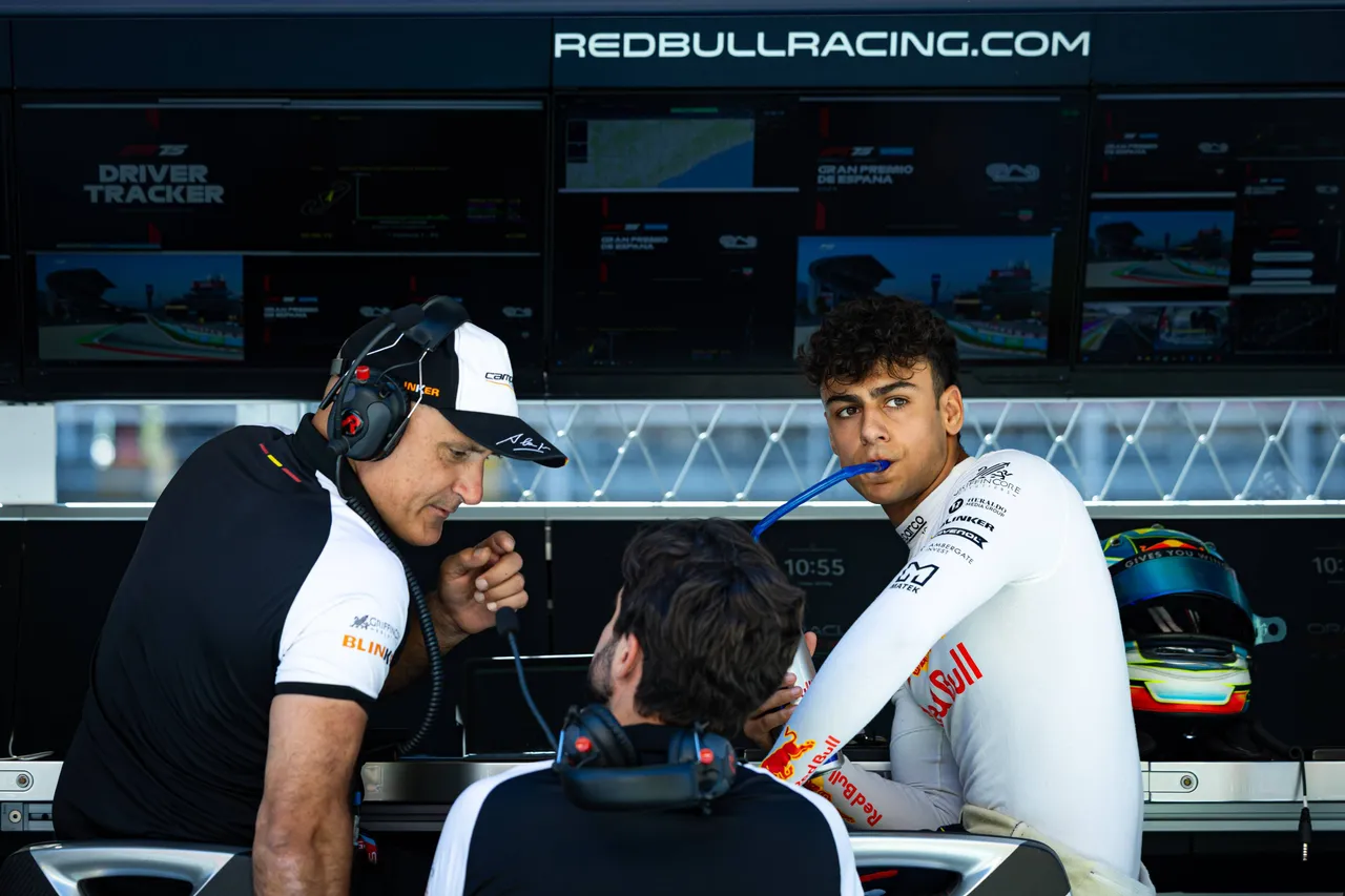 Arvid Lindblad at the 2025 Barcelona F2 Grand Prix