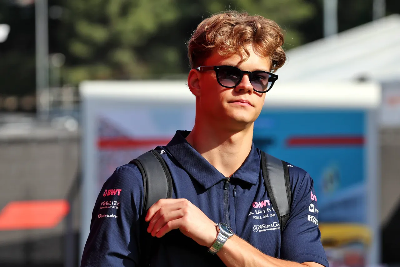 Paul Aron è potenzialmente collegato al posto in Alpine se Colapinto non dovesse continuare a esibirsi.