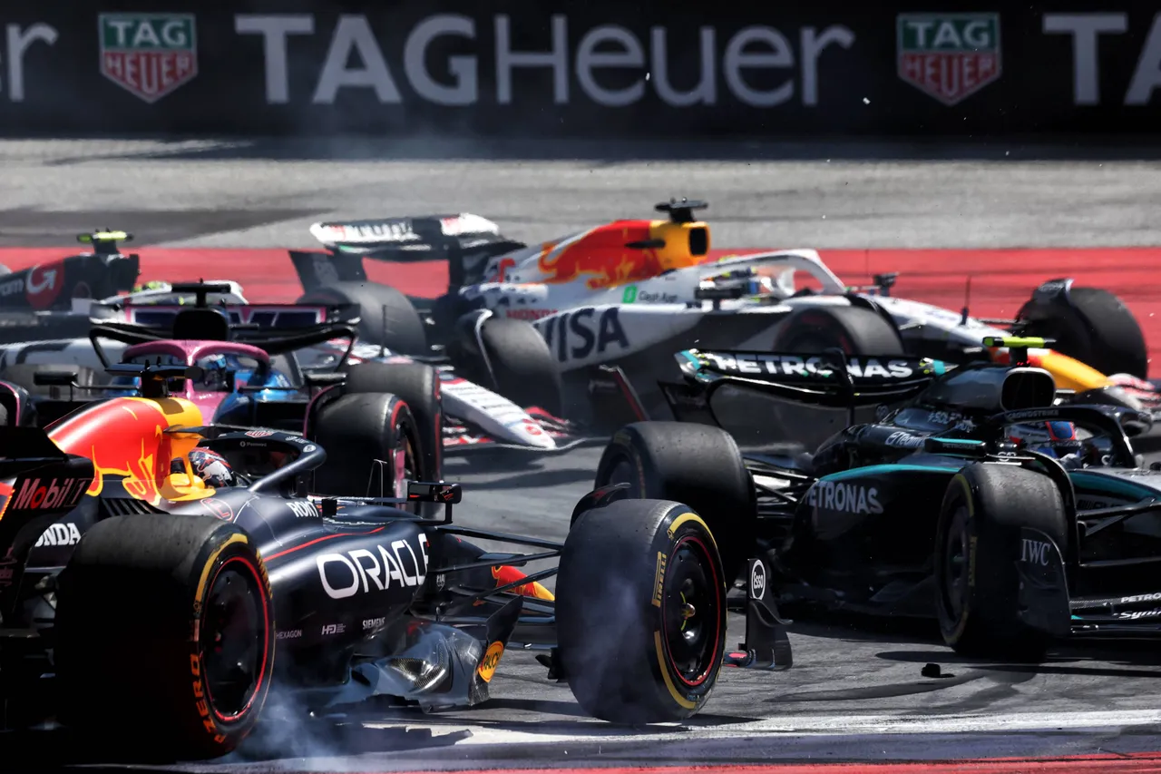 Verstappen en Antonelli vielen uit na crash in Oostenrijk