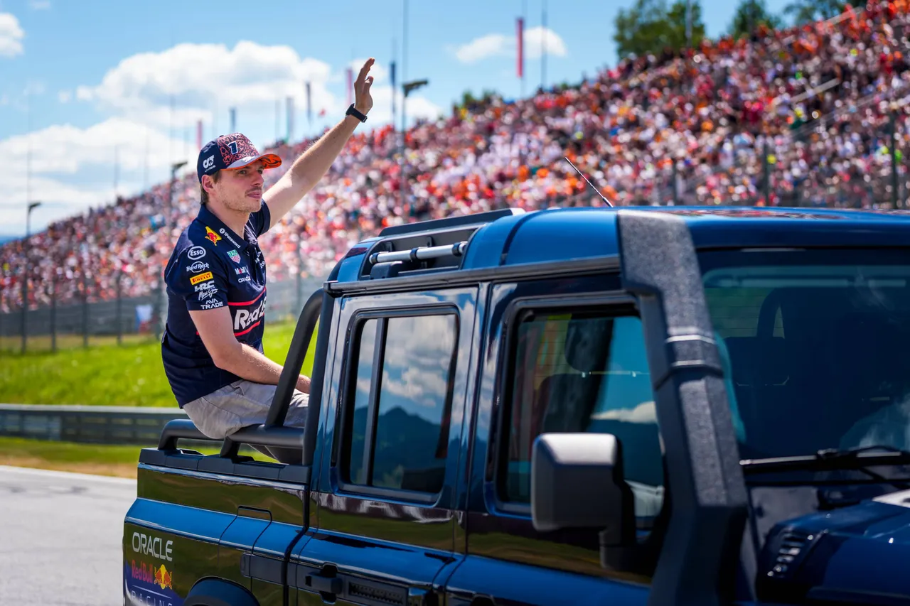 Max Verstappen voorafgaand aan de Grand Prix van Oostenrijk