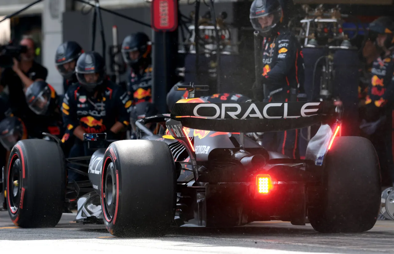 Max Verstappen lors de l'un de ses arrêts aux stands lors du Grand Prix d'Espagne