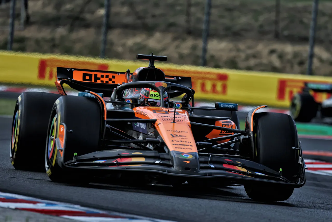 Piastri drives MCL39 at the Hungaroring