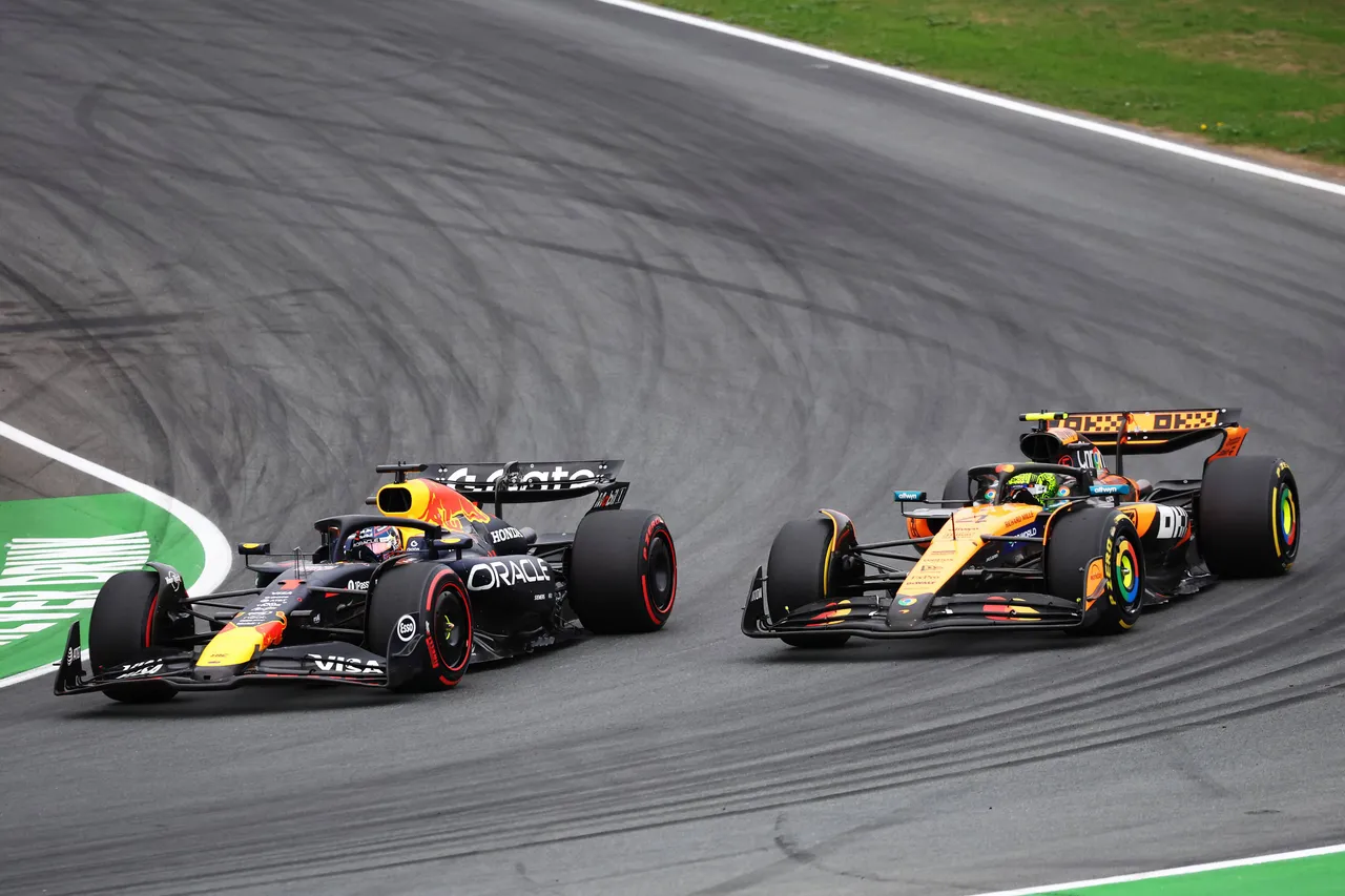 Max Verstappen haalde Lando Norris in aan het begin van de race - Red Bull Contentpool