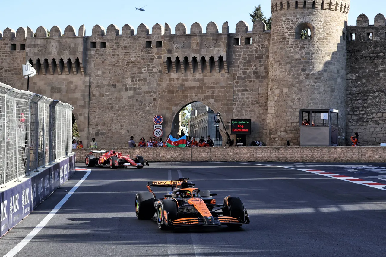 Oscar Piastri op het Baku City Circuit - Foto: RacePictures