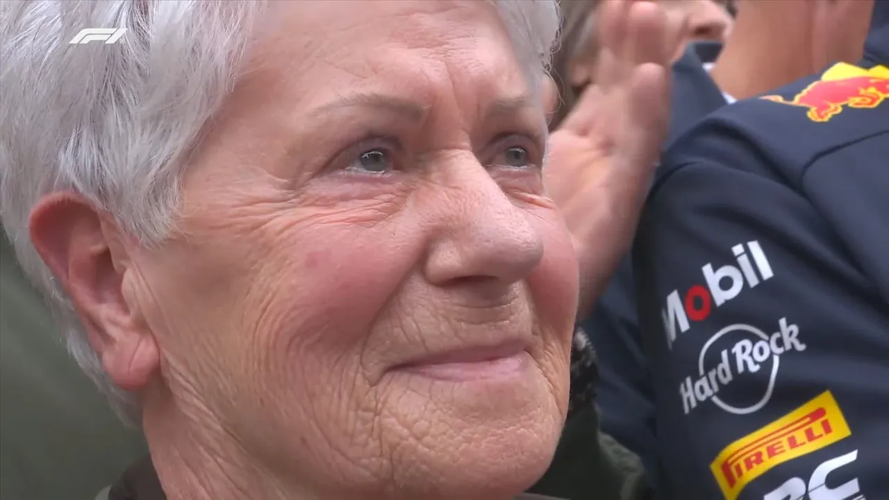 De oma van Max Verstappen. Foto: F1TV