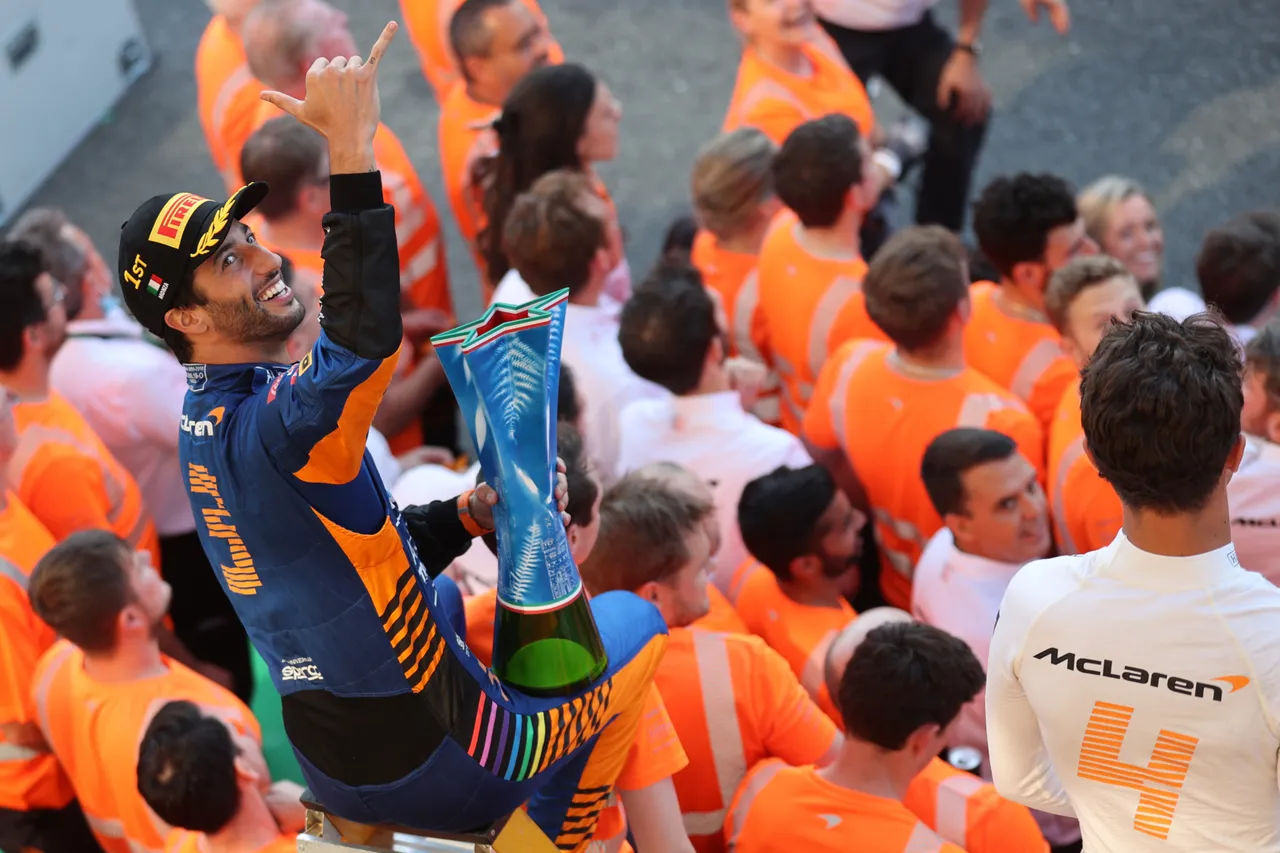 ricciardo-celebrating-monza-2021
