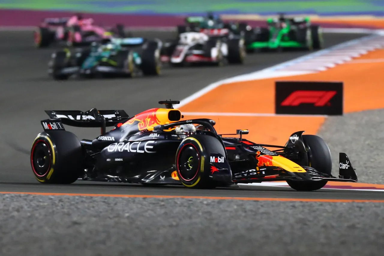 Max Verstappen op het circuit in Qatar- Red Bull Contentpool