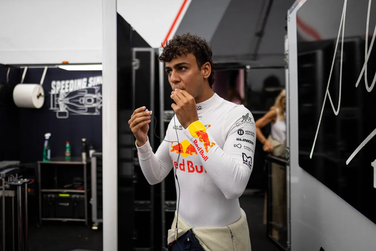 Arvid Lindblad wordt veelvuldig gelinkt aan een zitje bij Racing Bulls - Foto: Red Bull Content Pool