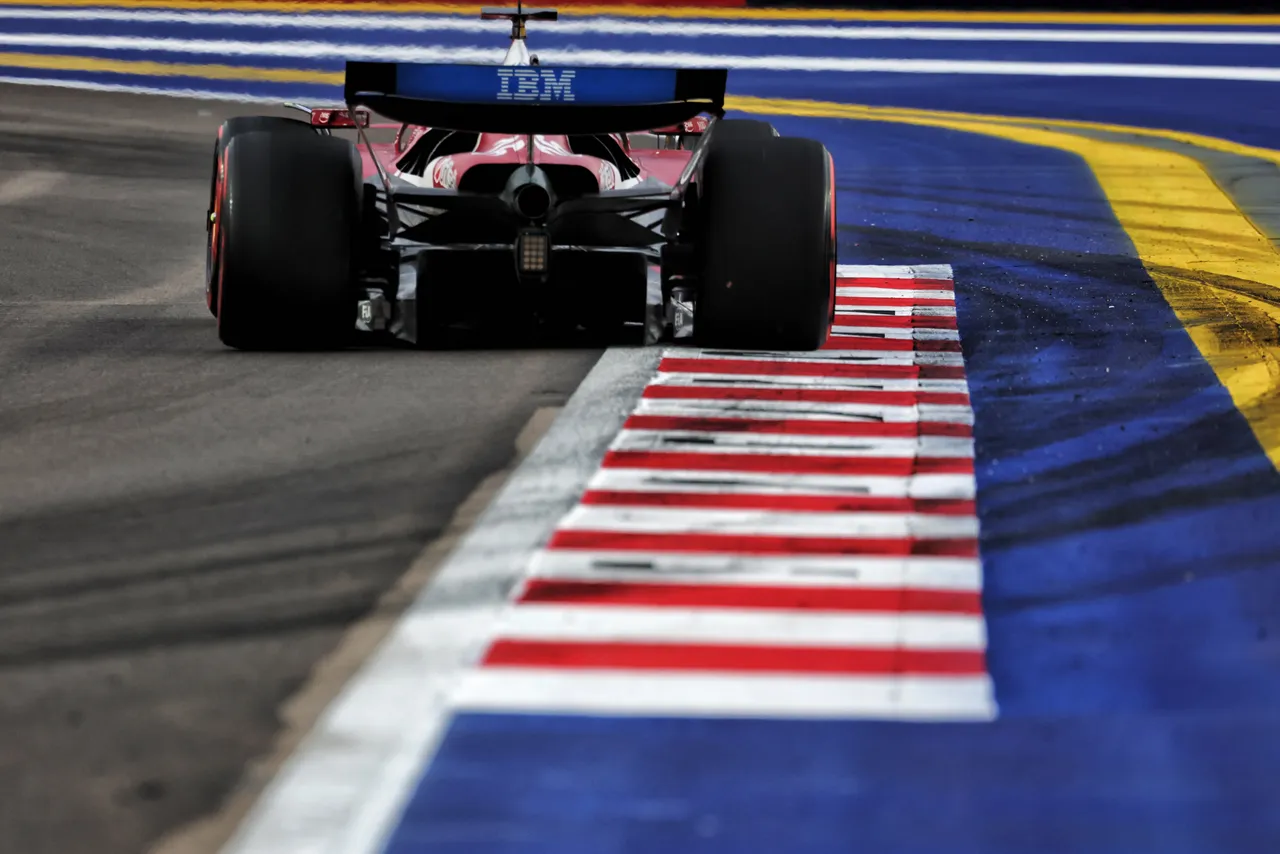 Leclerc during FP1 in Singapore - Photo: Race Pictures
