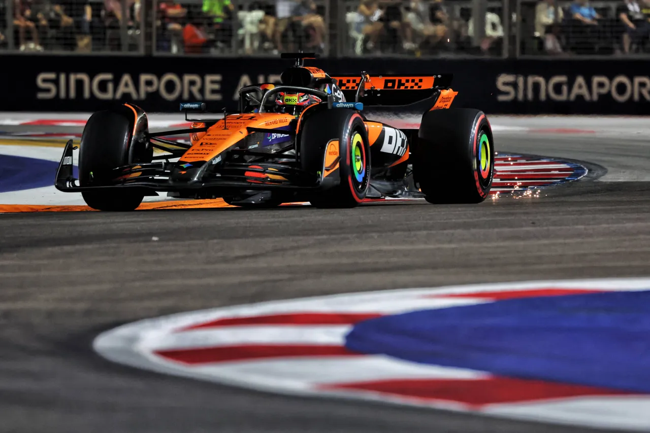 oscar-piastri-mclaren-singapore-gp-f1-qualifying