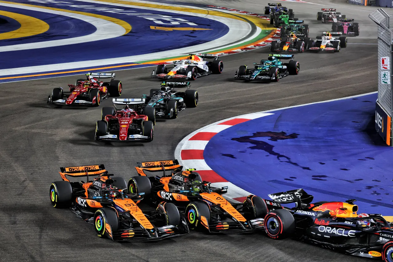 Piastri-Norris_Verstappen_incident-start Singapore-RacePictures