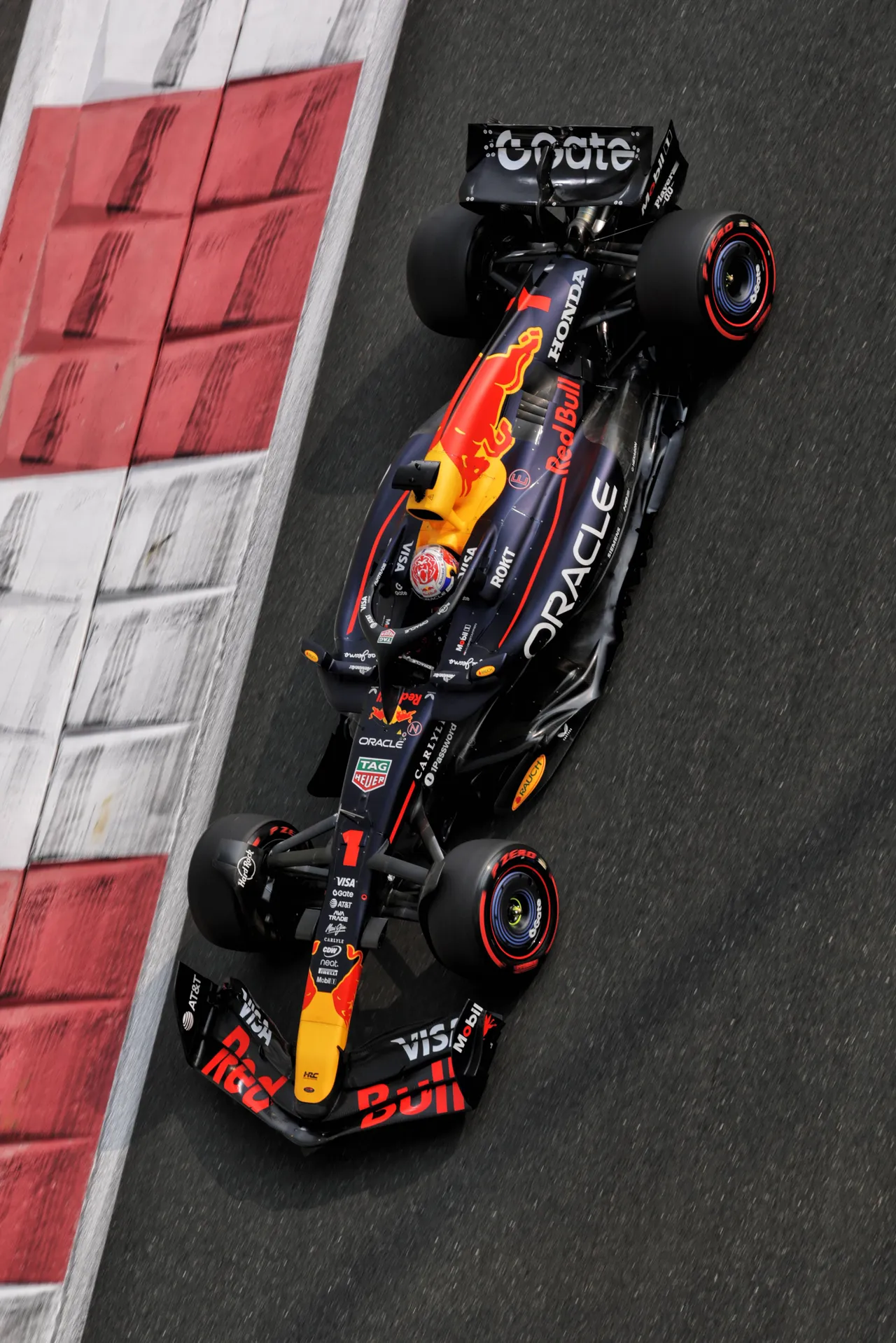 verstappen-abu-dhabi-red-bull-jpg
