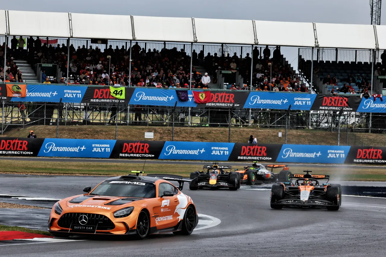 f1-gp-silverstone-safety-car