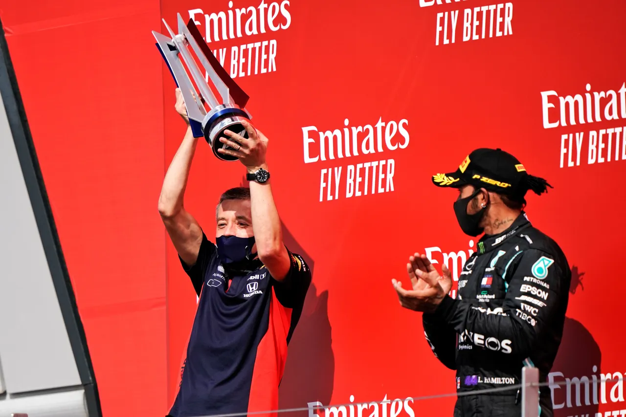 courtenay-red-bull.podium