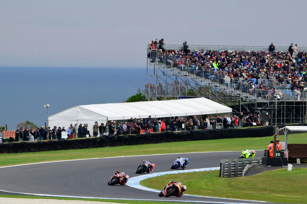Acosta leads Bezzechi, Quartararo and Alex Marquez at the spectacular Phillip Island(Photo: Red Bull Content Pool)