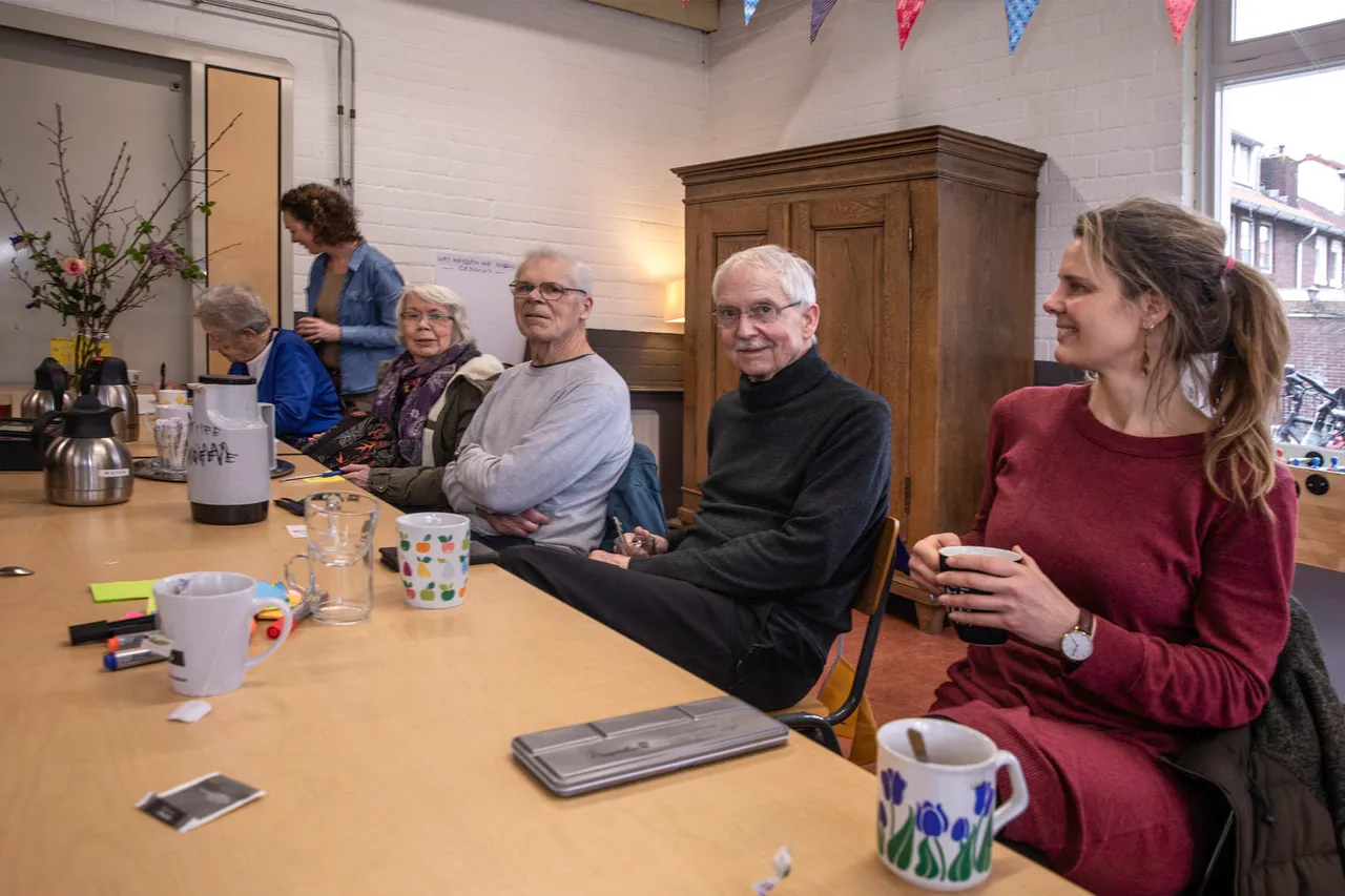 aan tafel r