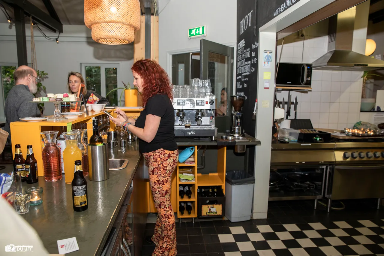 achter de bar