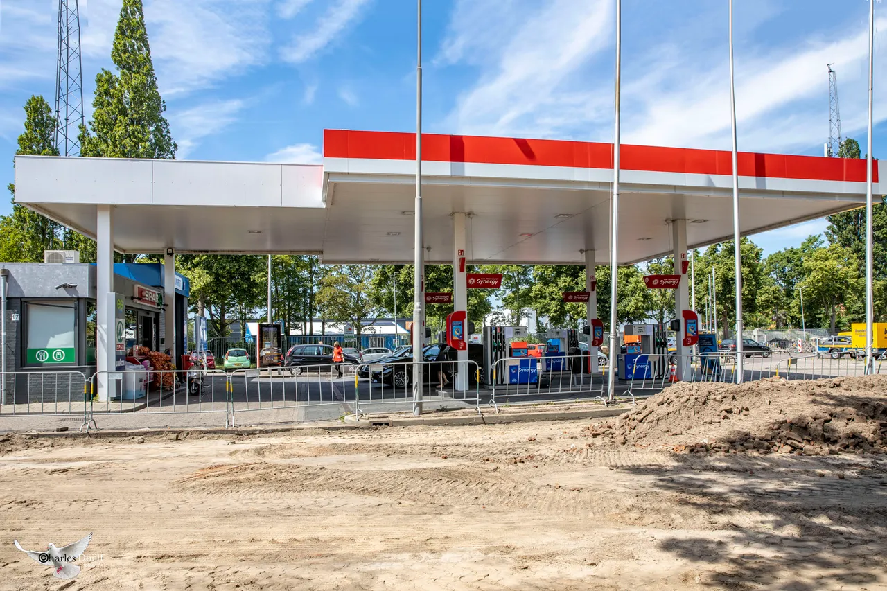 benz station