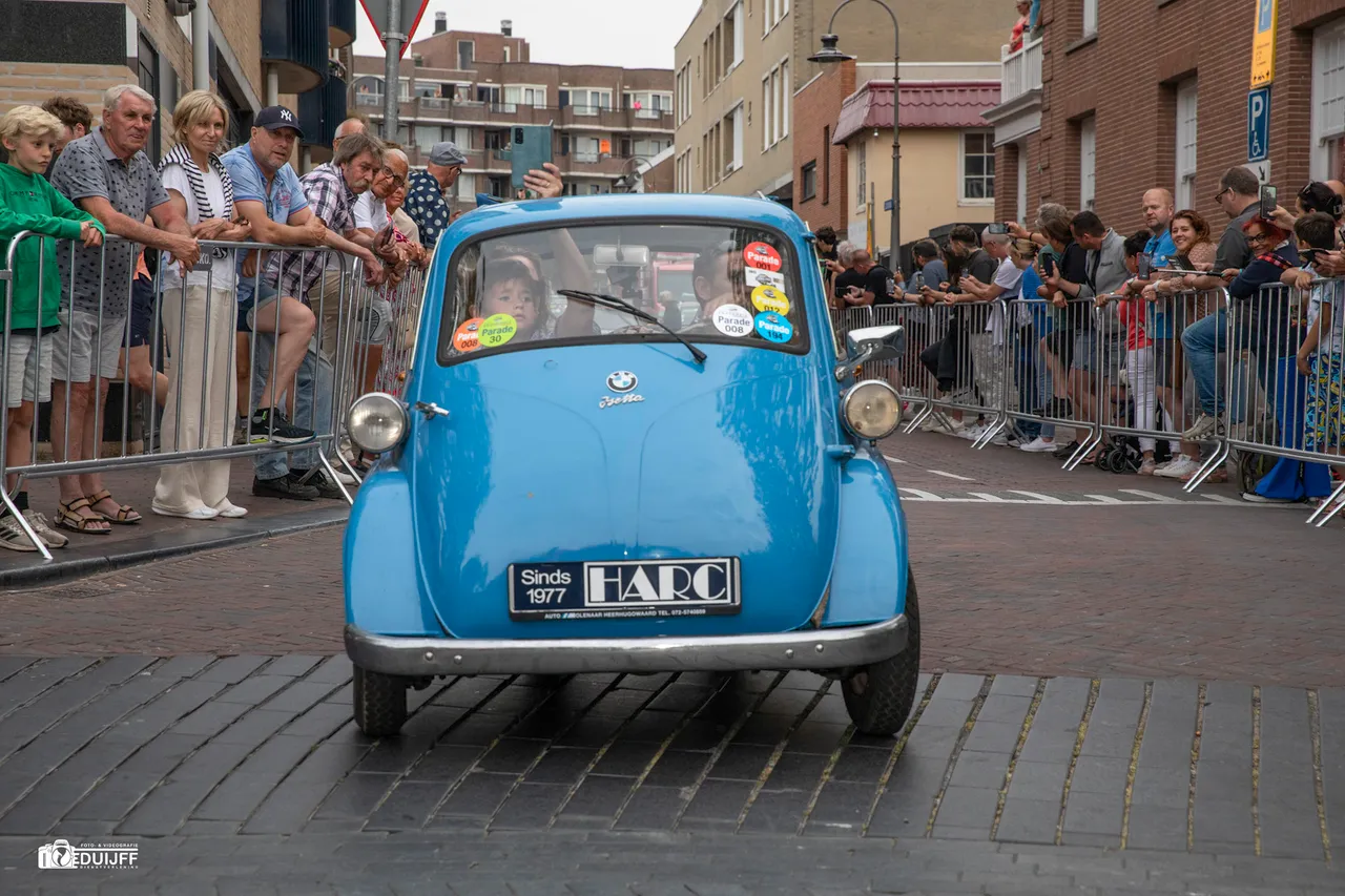 bmw isetta art