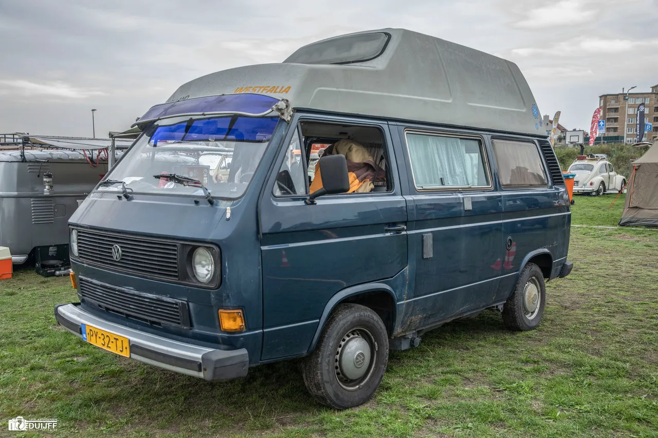 bus d blauw