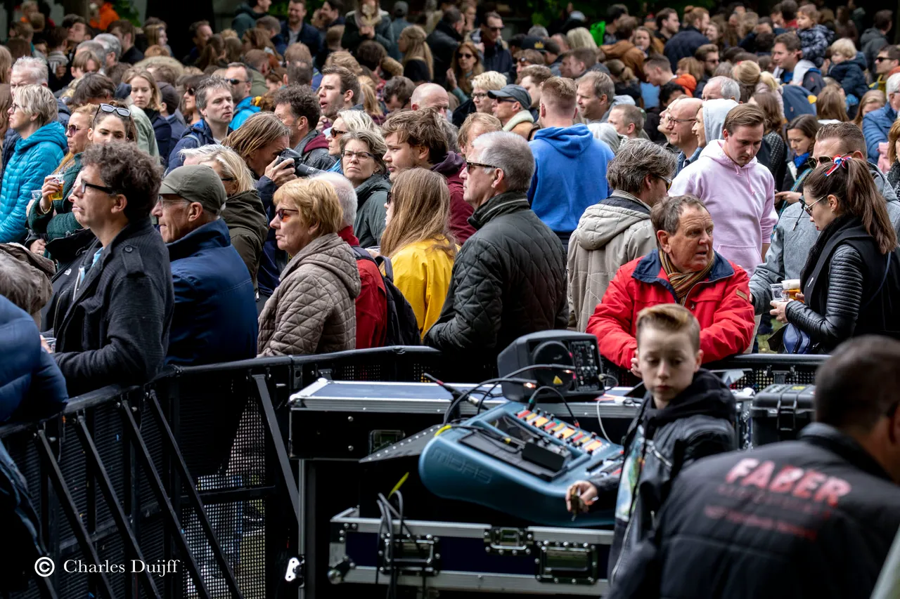 crowd2