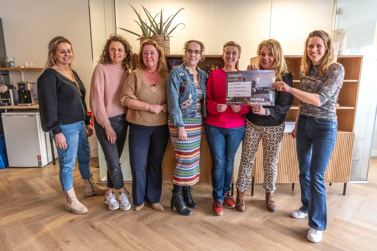groep met cheque