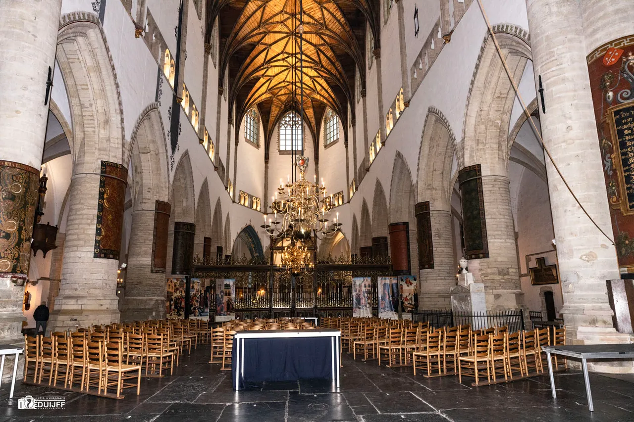 grote kerk inside oost