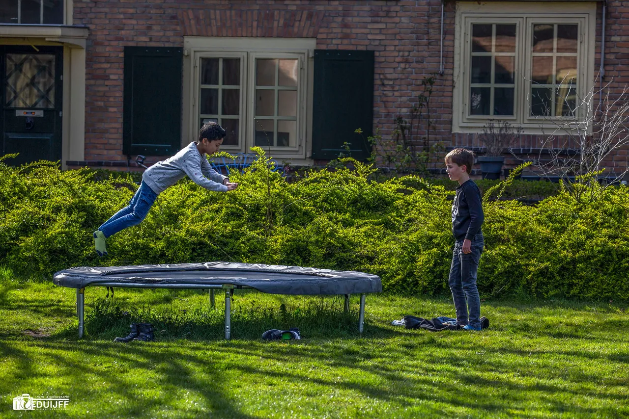 jongens trampoline1
