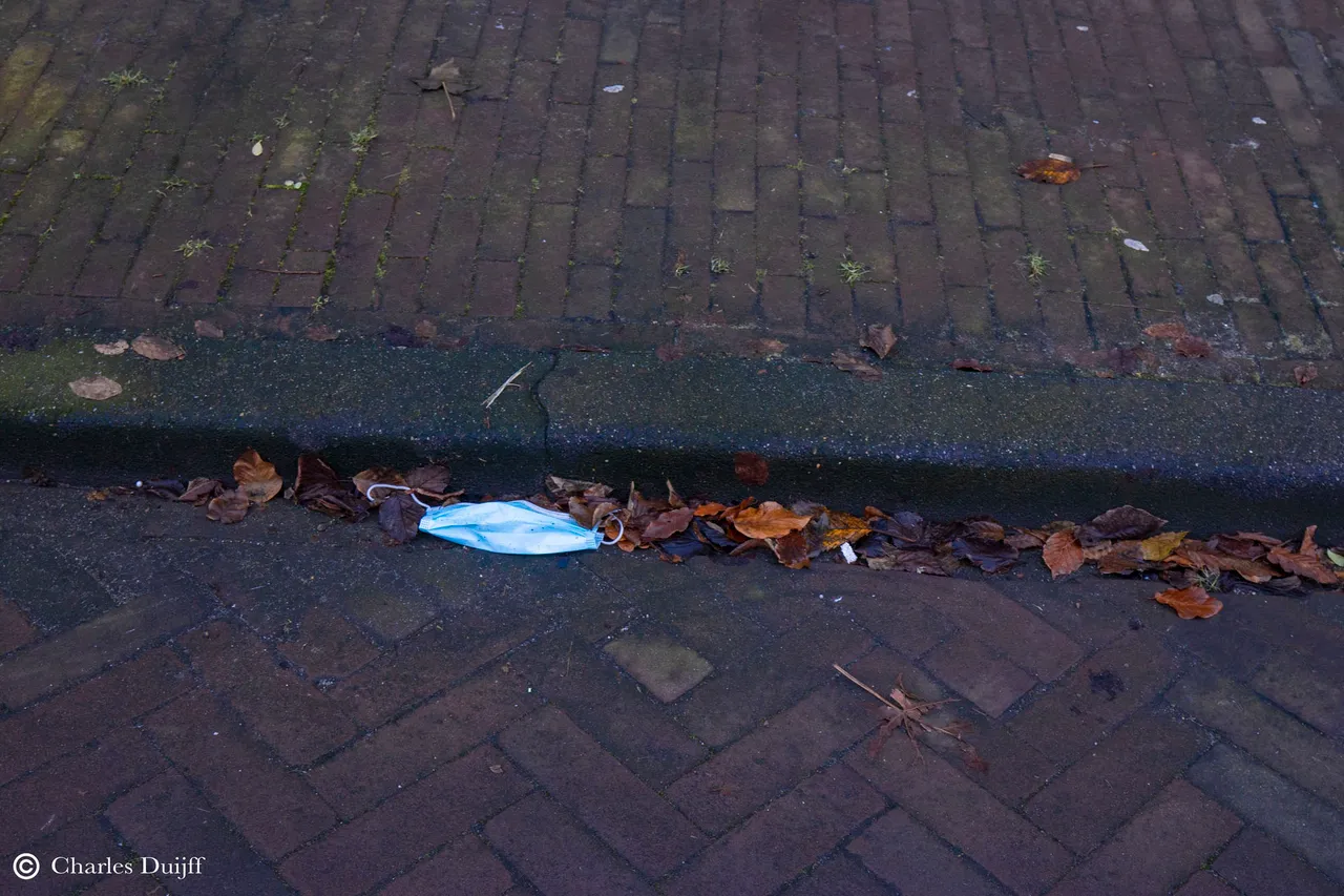 mondkapje op straat