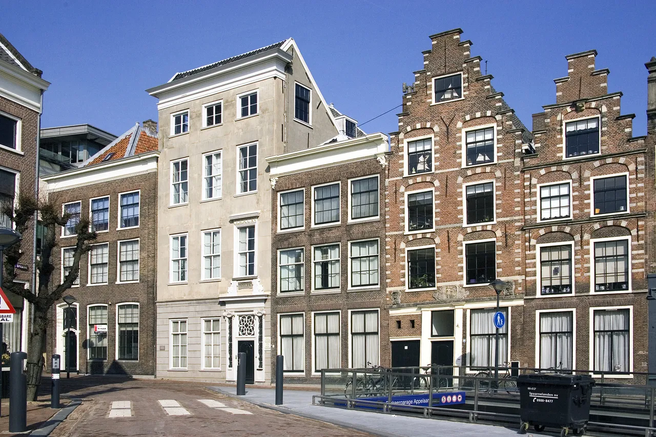 pieterteylershuis gevel