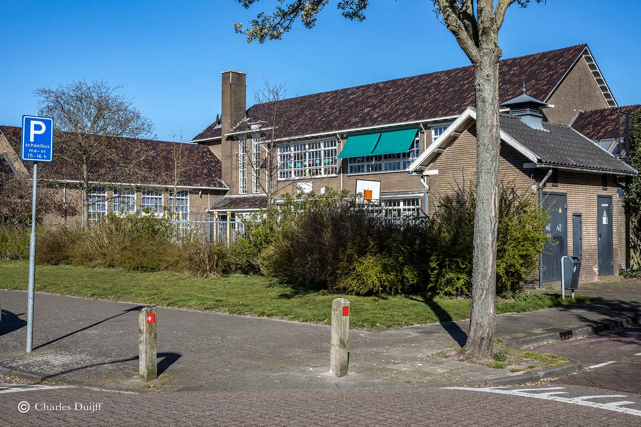 schoolgeb vooraank