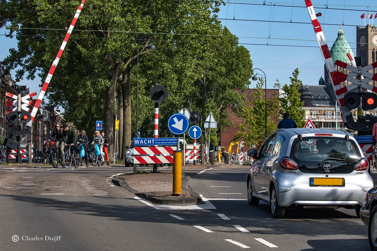 spoorbomen w gracht