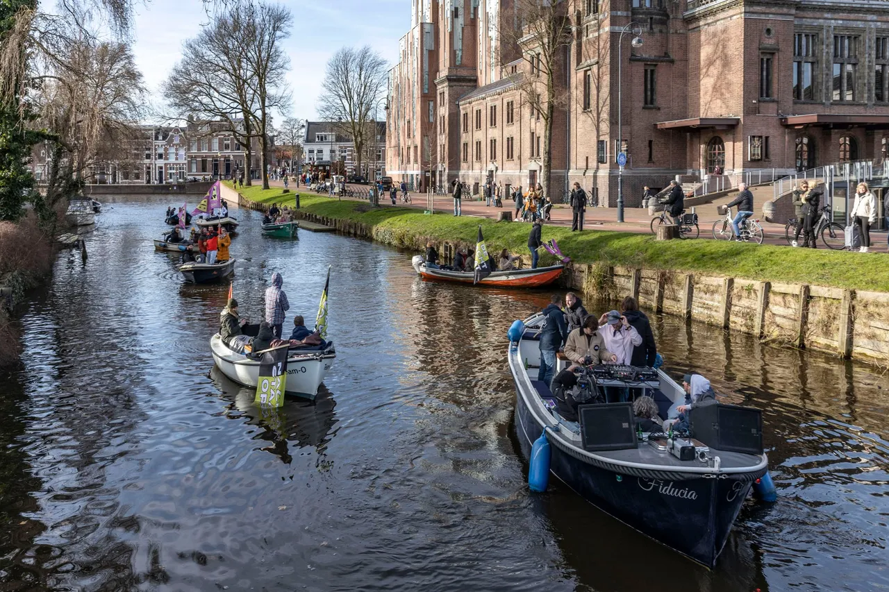 verz bij schouwburg2