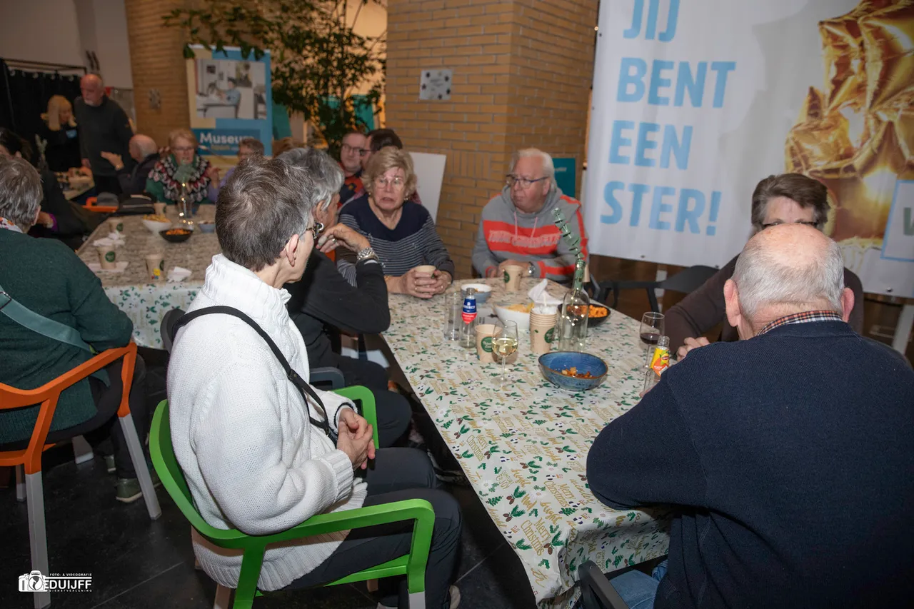 vrijw aan tafel