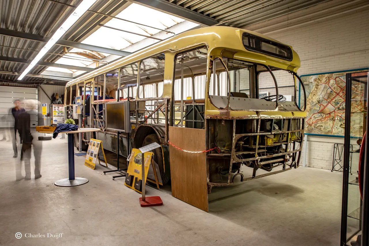 yellow bus