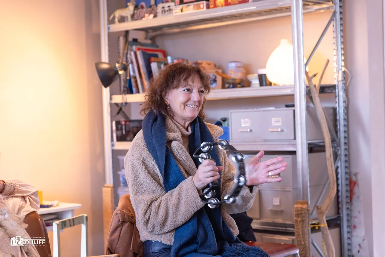 v t Hoffstr dame tamborijn