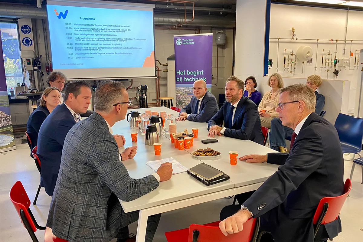 2475 654103b77a917561471051408f2666af