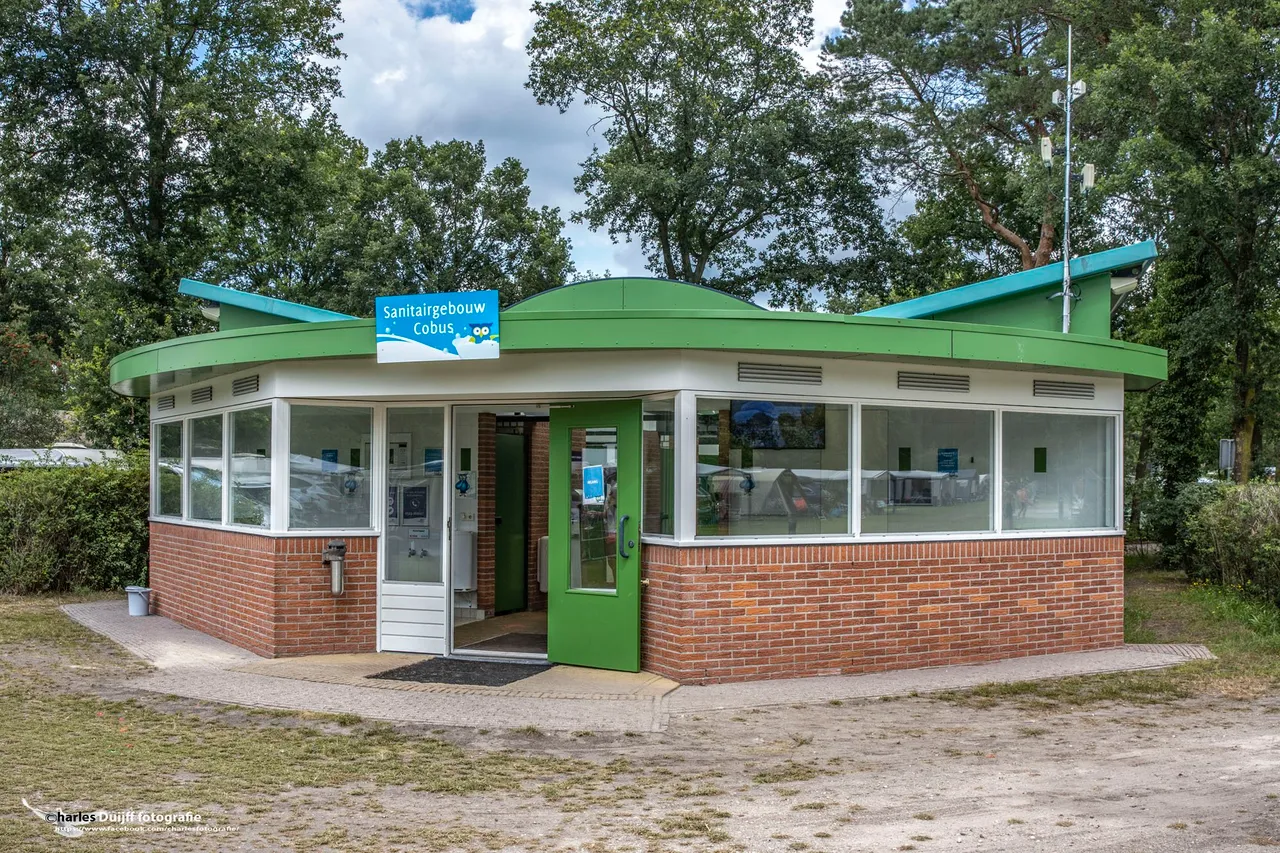 sanitairgebouw