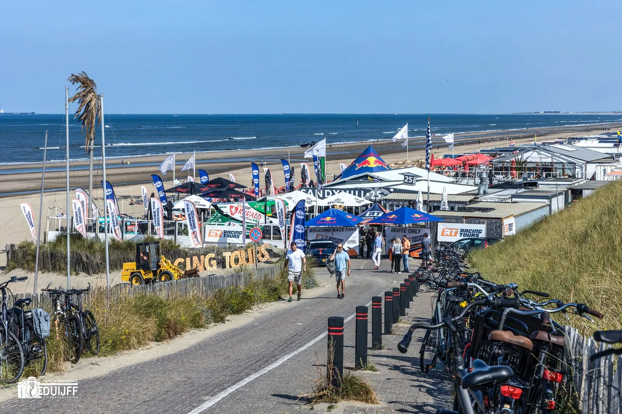 strandpaviljoen racing tours